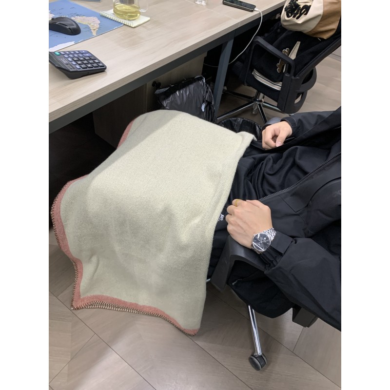 Throw Blanket Factory - Classic Woolen-like Cashmere Fleece