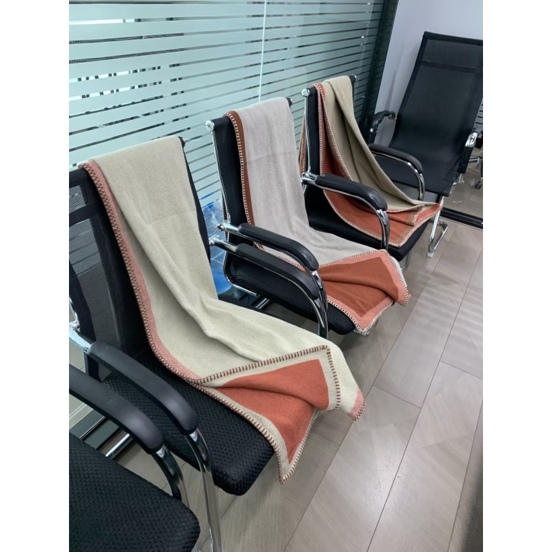 Throw Blanket Factory - Classic Woolen-like Cashmere Fleece