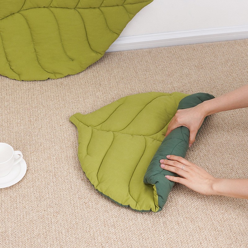 Pet Nest Factory - Warm Comfortable Floor Mat Cover