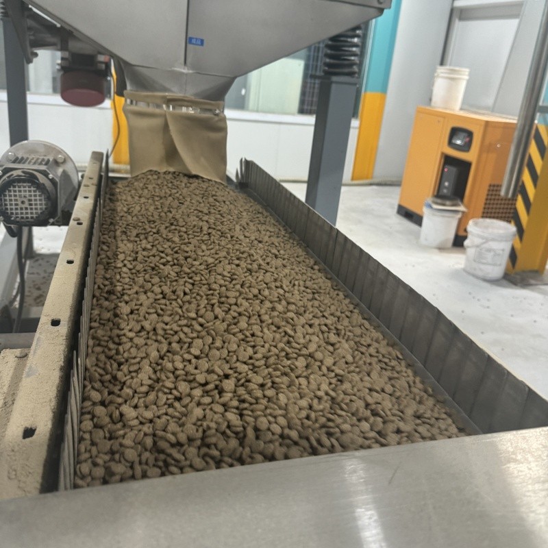 Dry Dog Food Factory - Natural Ingredients Healthy