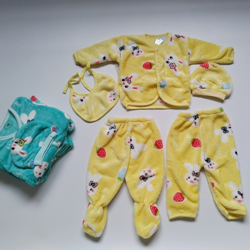 Custom Baby Clothes Supplier - 5 Pieces Layette Set Flannel Winter Clothes Gift Set