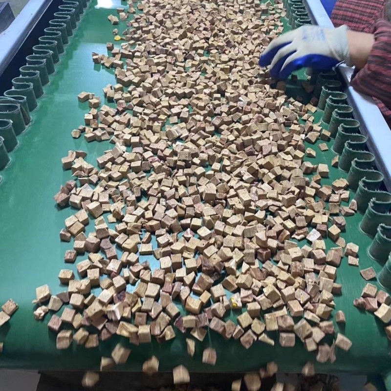 Pet Snacks Supplier - Freeze Dried Beef Chicken Lamb Duck Liver Cubes Dehydrated Training