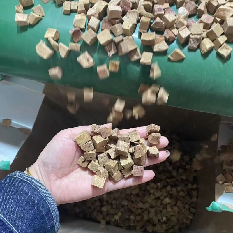 Dog Snacks Supplier - Gourmet Freeze-Dried Beef Liver Chunks