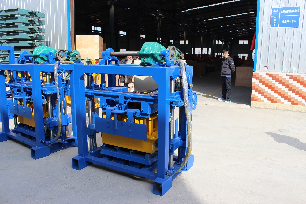 Semi-automatic block/brick machine