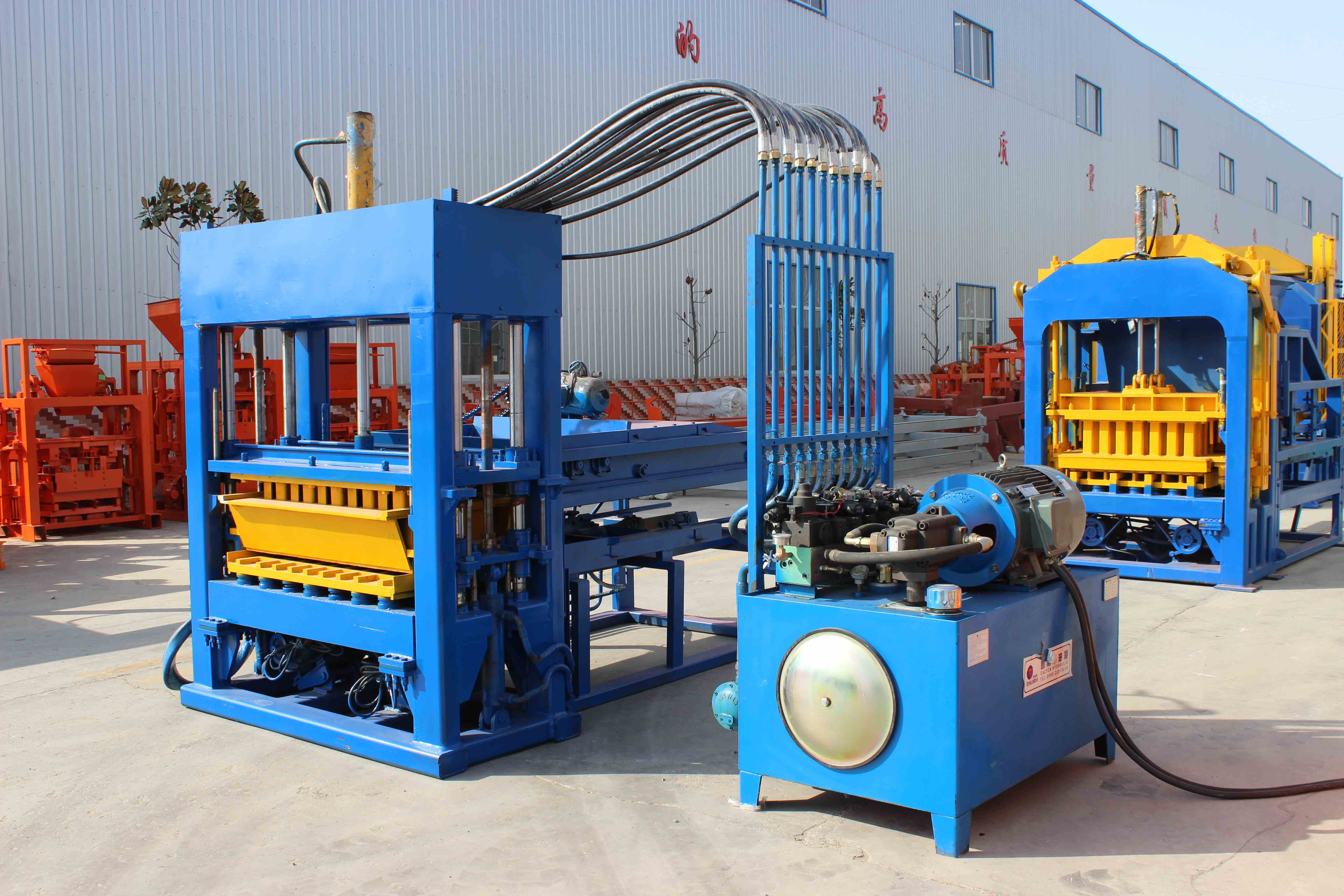 Fully automatic block/brick machine