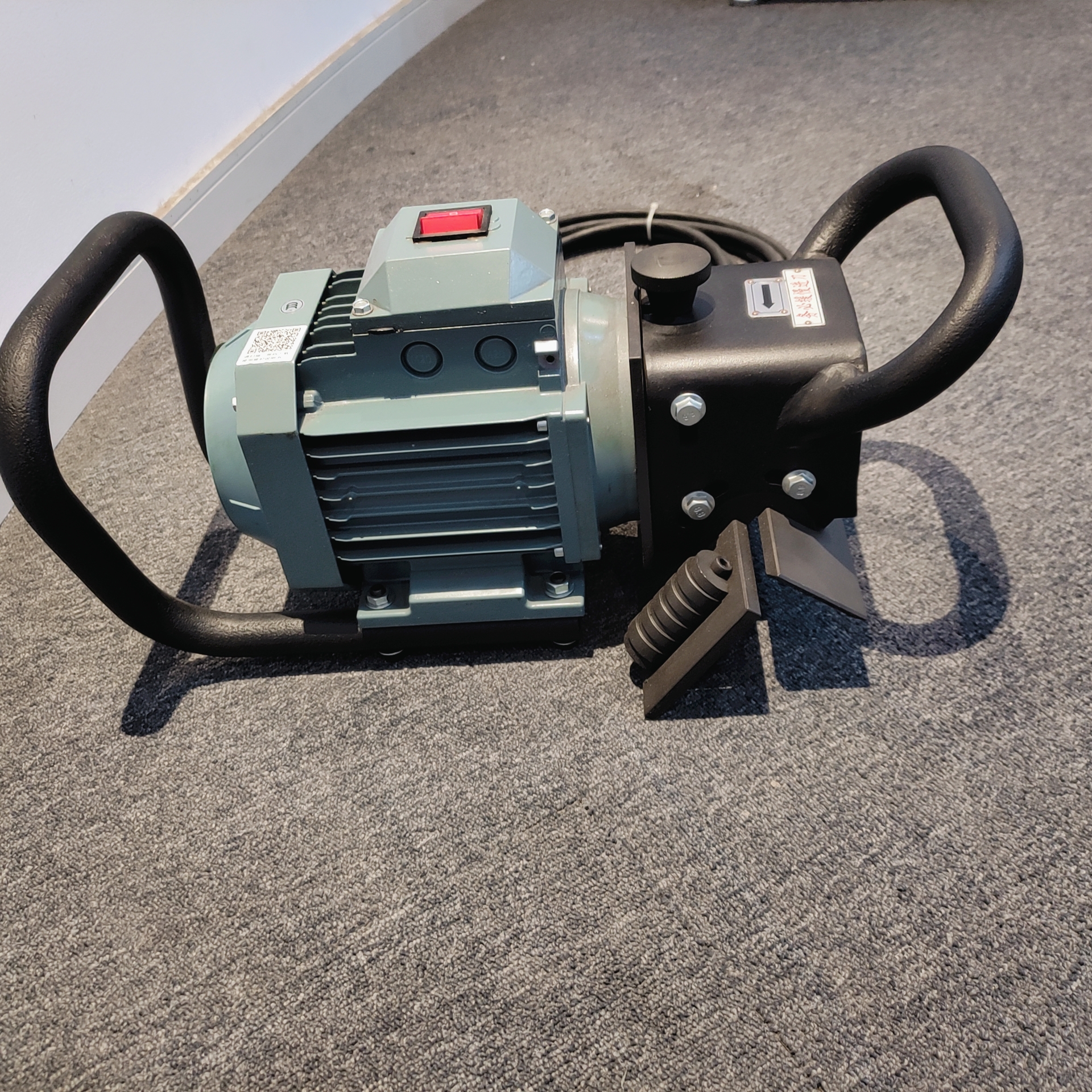 Portable plate bevel machine