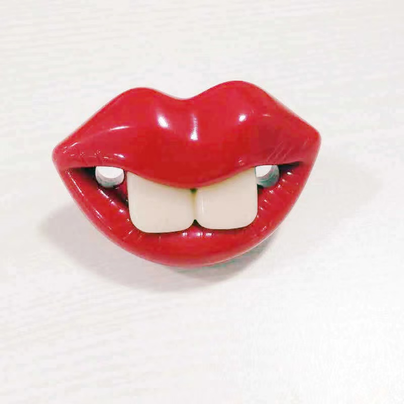 Baby feeding accessories