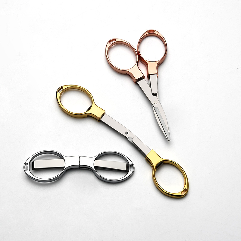 Folding scissors