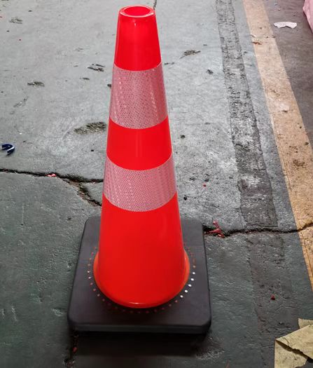 Traffic Cone Manufacturer - PE Cone with Rubber Base