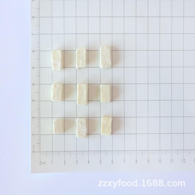 Freeze-dried diced fruit and vegetable