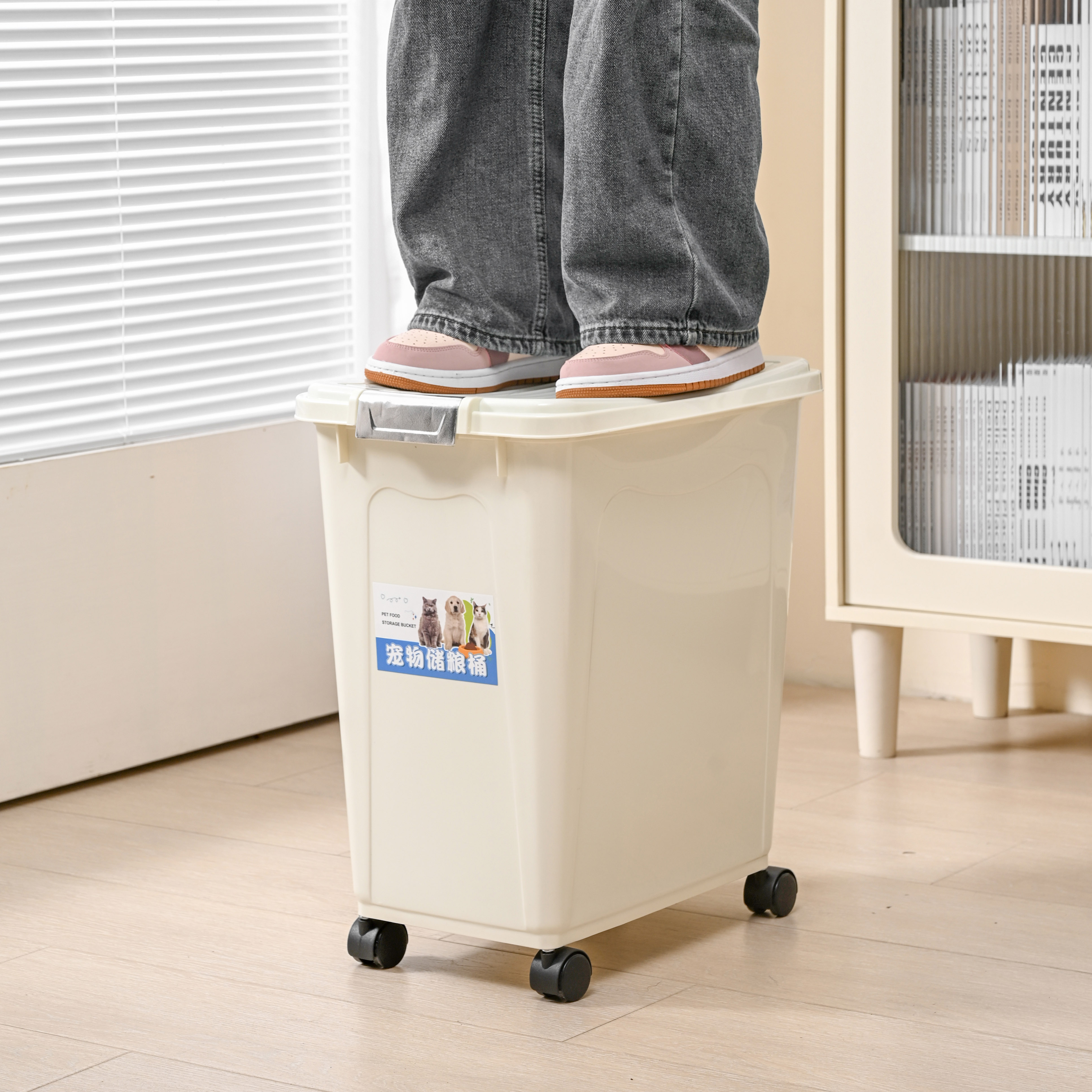 pet food storage container